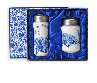 Blue and white porcelain gift set